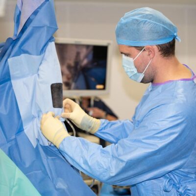 Yesterday, Craig performed 𝐭𝐞𝐧𝐨𝐬𝐜𝐨𝐩𝐢𝐜 𝐬𝐮𝐫𝐠𝐞𝐫𝐲 on Thomas' carpal sheath. Following careful debridement